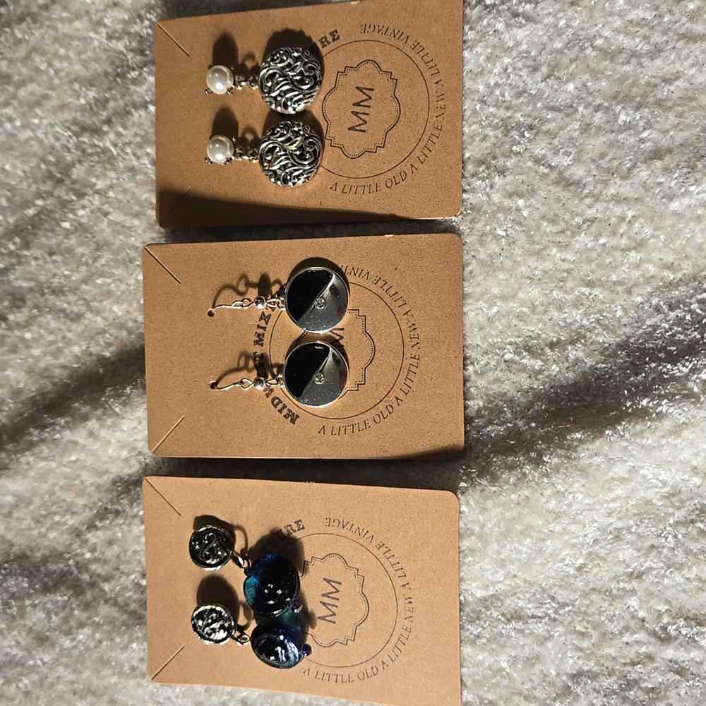 Silver earrings set